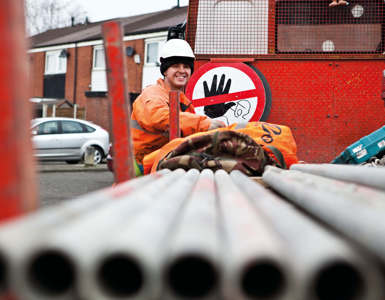 A builder unloading EN 1090 Structural Steal from a load.